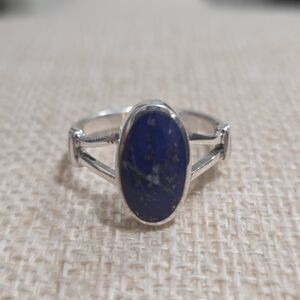 Elegant Silver and Blue Lapis Lazuli Stone Ring